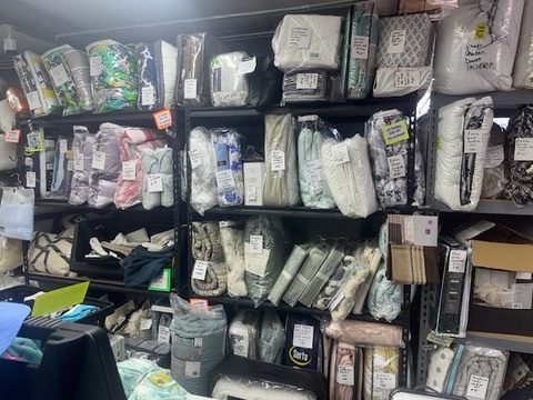 D&D Liquidators Sterling MA bedding D&D Liquidators Sterling MA bedding